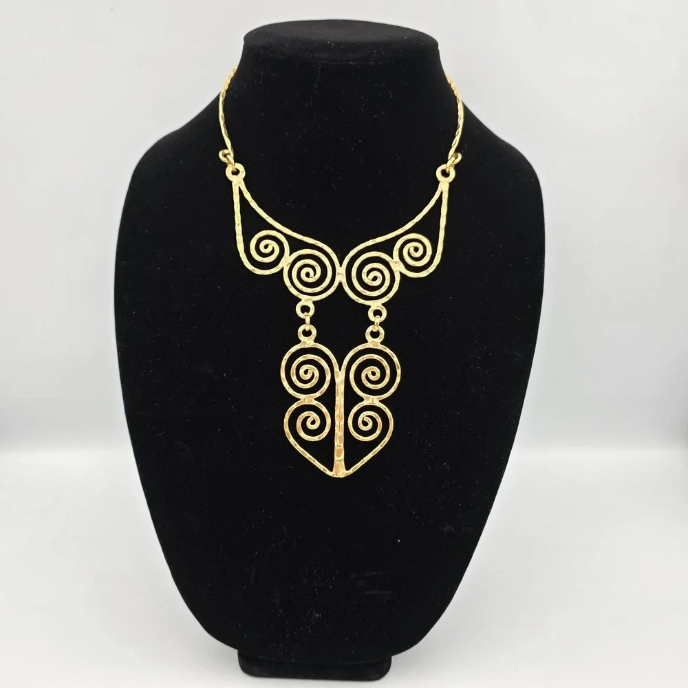 VTG 1970s Hammered Gold Tone Spiral Bib Collar Plate Necklace Runway Couture